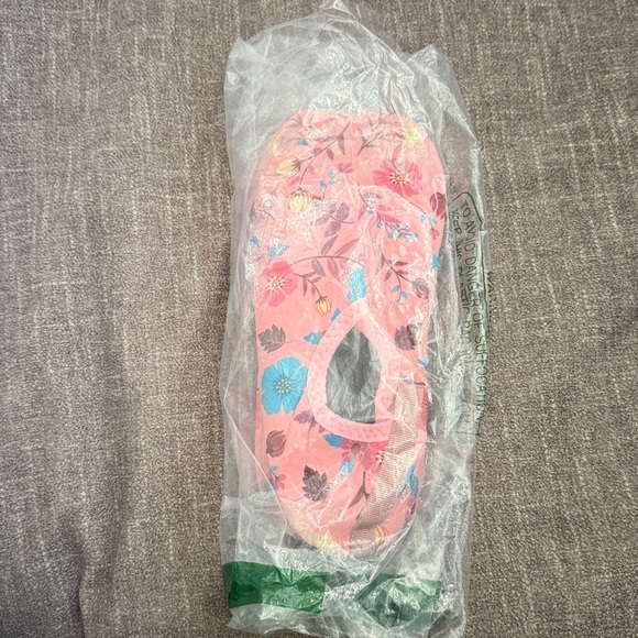 Brand new NWT Kids' Pink Floral Water Shoes size 3.5-4 - Picture 2 of 11